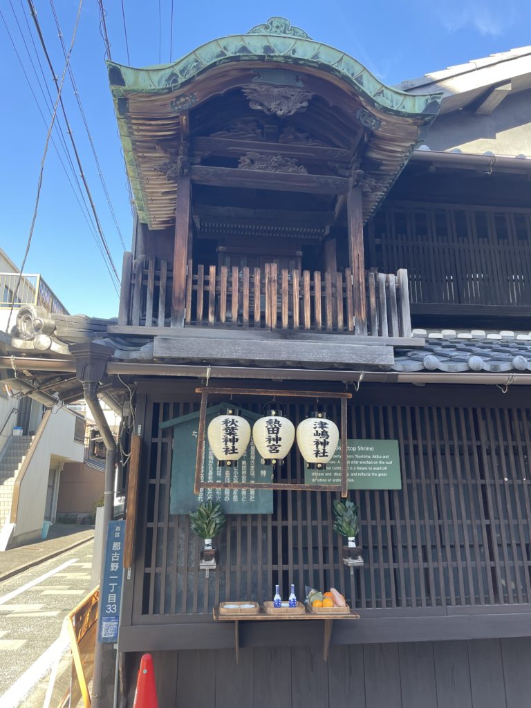 屋根神様